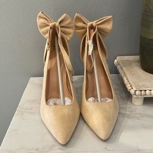Beige suede bow heels